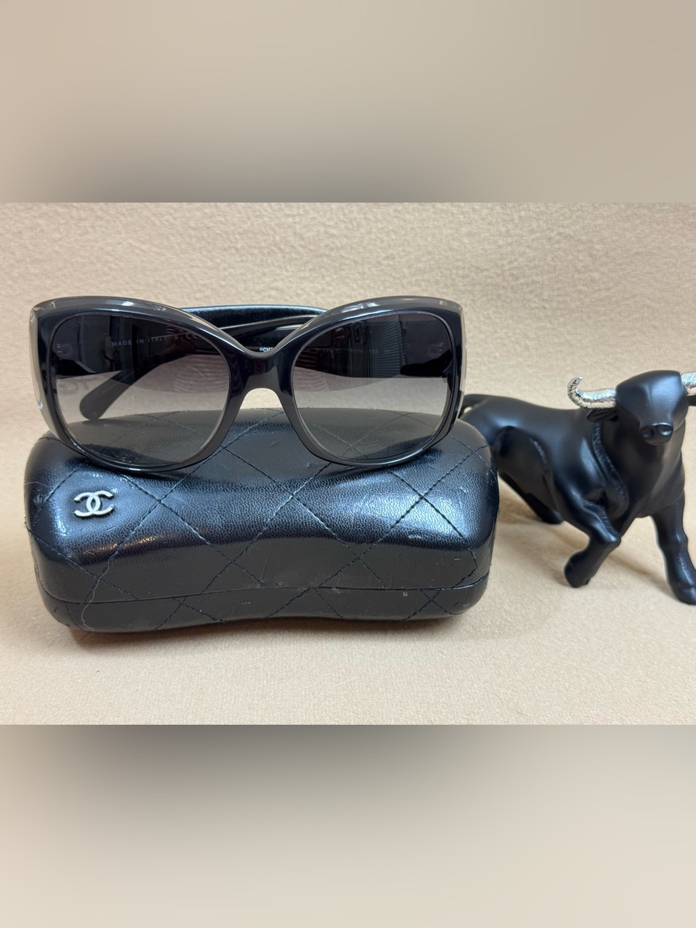 CHANEL Black Sunglasses with Iridescent CC Emblem